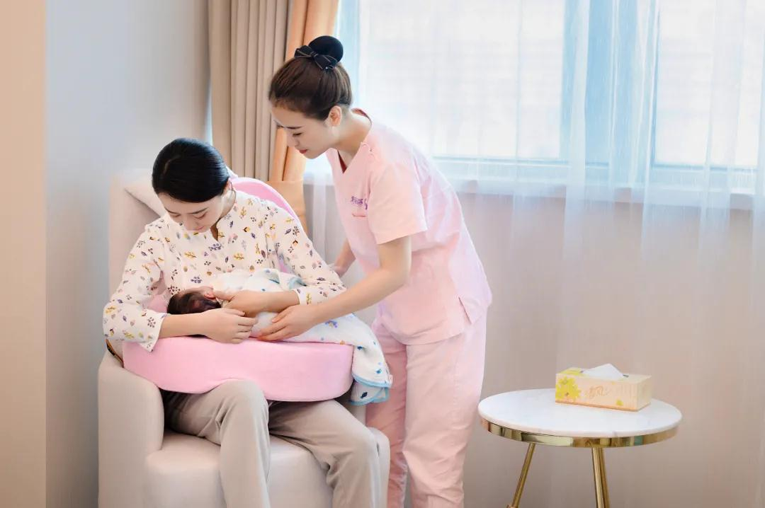 高级育婴室